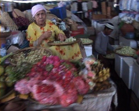 Penjual bnga rampai di Pasar Kanoman