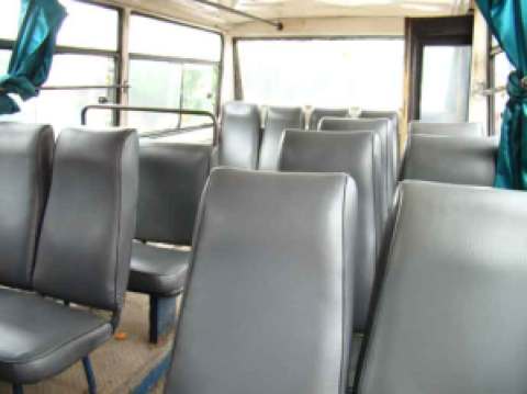 Interior kursi dalam bus Deborah non-AC