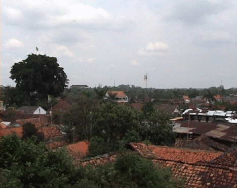 Atap rumah kampung Lebak Picung terlihat dari kampung Pasir Jati